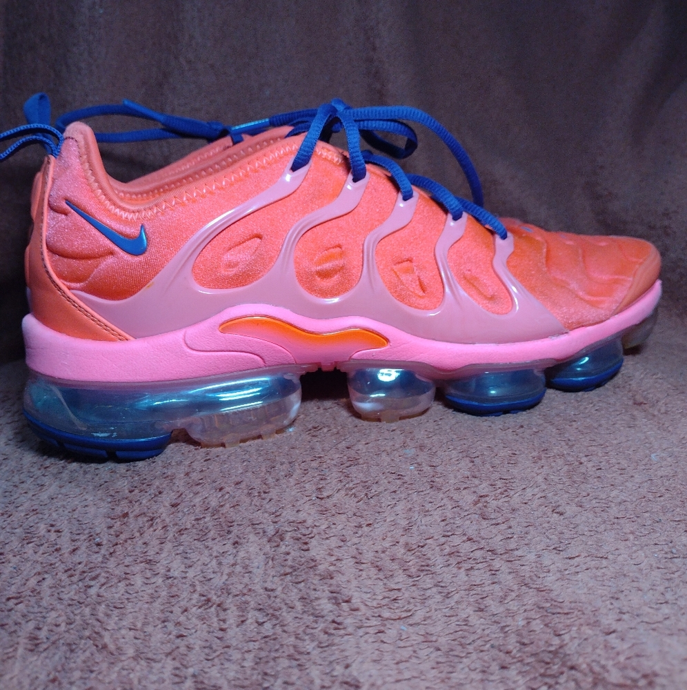 Nike Air Vapormax Plus Bright Pink Blast CU4907 600 Womens Size 11 men's 9.5